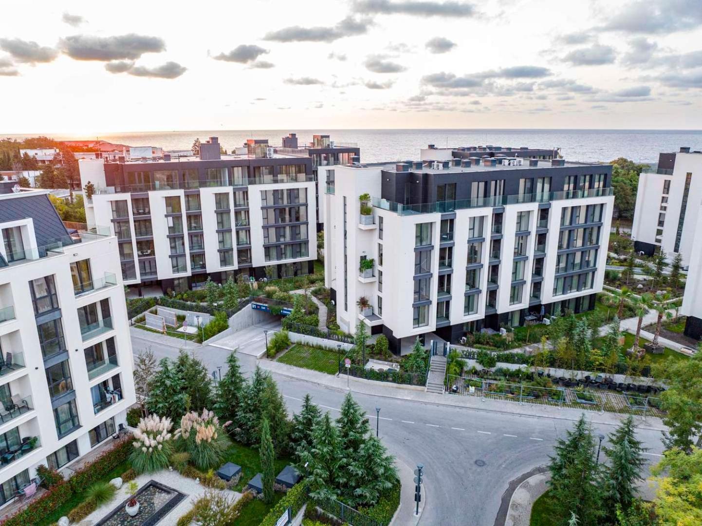 Sea Flats With Parking And Pool In Azur Residence 산콘스탄틴앤헬레나 외부 사진